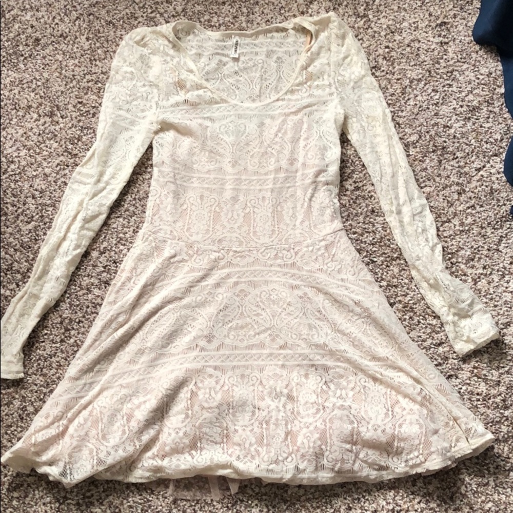 Lace mini dress with long sleeves